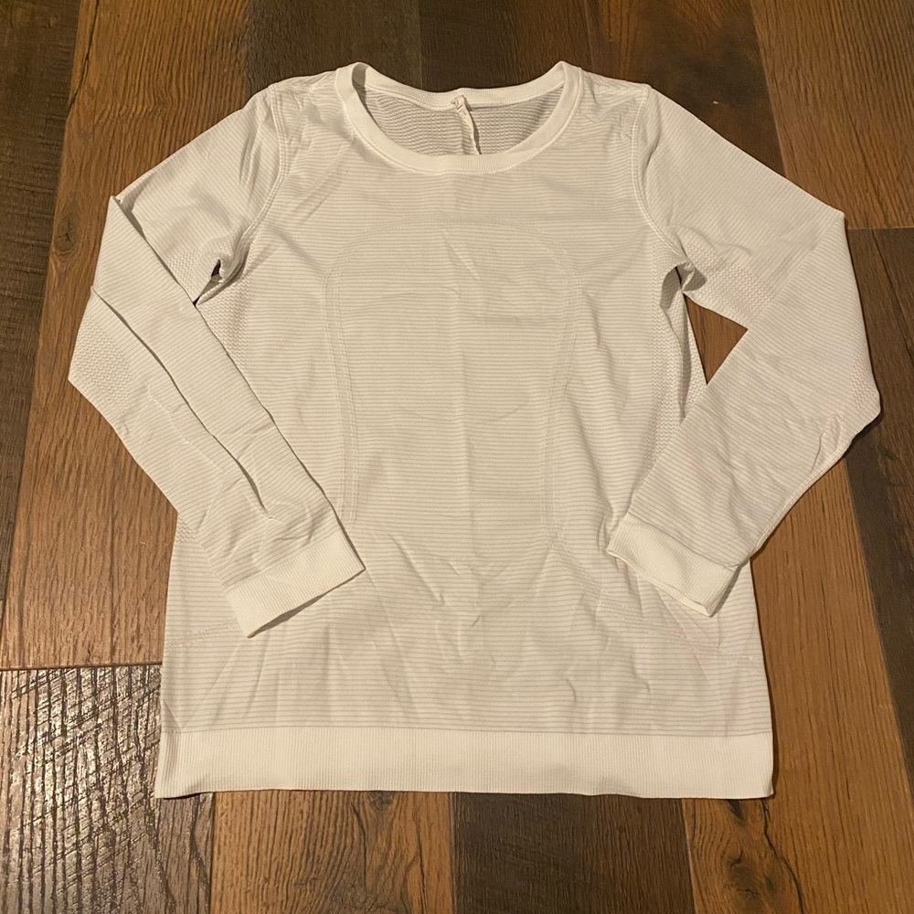 Lululemon Swiftly Tech Breeze Long Sleeve size 6